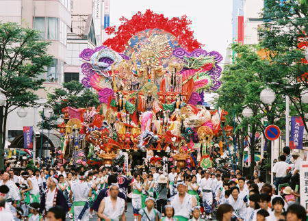 令和元年の今年も豪華絢爛な山車が勢ぞろい！