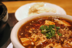 カミナリ石焼き麻婆豆腐　　700円